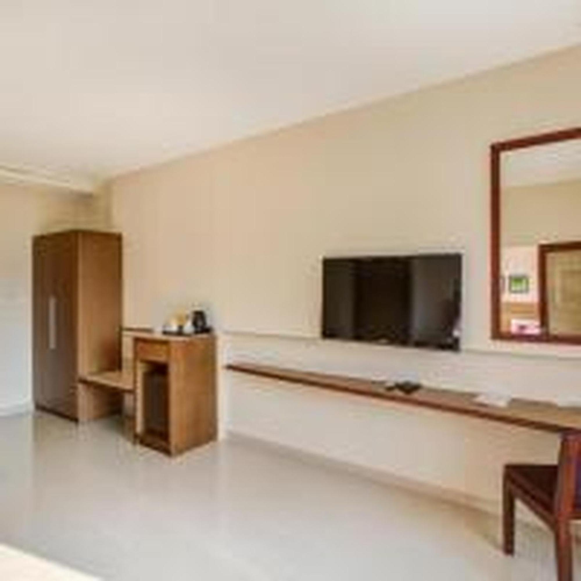 Hotel Jk Residency Kelakam Exterior foto